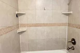 8428 NW 103rd St, Hialeah Gardens, FL 33016 - Photo 32