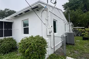 1733 NW 40th St, Miami, FL 33142 - Photo 2