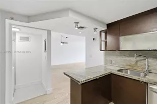 1627 Brickell Ave, Miami, FL 33129 - Photo 10
