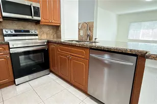 403 SW 148th Ave, Pembroke Pines, FL 33027 - Photo 4