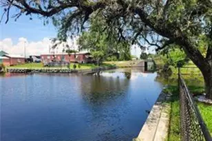 1104 Gulf St, Moore Haven, FL 33471 - Photo 2