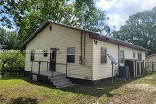 1104 Gulf St, Moore Haven, FL 33471 - Photo 1