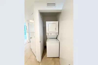 1050 Brickell Ave #2420, Miami, FL 33131 - Photo 4