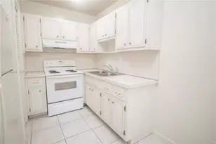 8900 NW 38th Dr, Coral Springs, FL 33065 - Photo 4