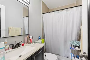 8389 NW 8th St, Miami, FL 33126 - Photo 14