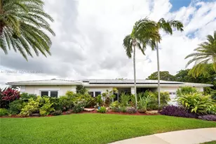 16751 Waters Edge Dr, Weston, FL 33326 - Photo 2