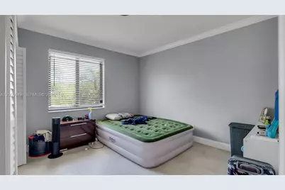 10526 SW 14th Ct, Pembroke Pines, FL 33025 - Photo 36