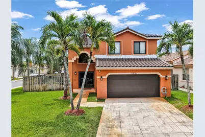 10526 SW 14th Ct, Pembroke Pines, FL 33025 - Photo 2