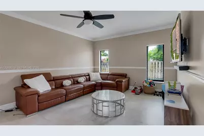 10526 SW 14th Ct, Pembroke Pines, FL 33025 - Photo 20