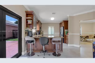 10526 SW 14th Ct, Pembroke Pines, FL 33025 - Photo 16