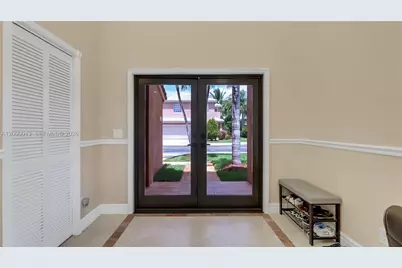10526 SW 14th Ct, Pembroke Pines, FL 33025 - Photo 12