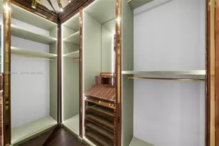 300 South Pointe Dr, Miami Beach, FL 33139 - Photo 18