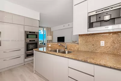 50 S Pointe Dr #1804, Miami Beach, FL 33139 - Photo 10