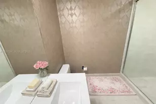 17301 Biscayne Blvd, North Miami Beach, FL 33160 - Photo 14