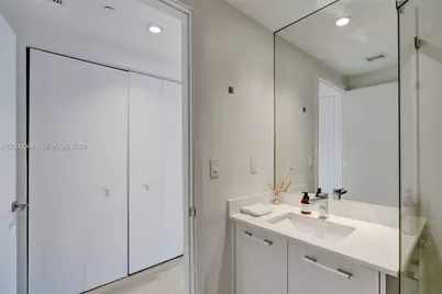 45 SW 9th St #1803, Miami, FL 33130 - Photo 10