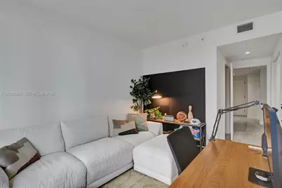 45 SW 9th St #1803, Miami, FL 33130 - Photo 6