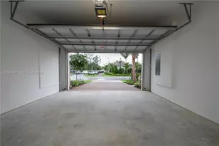 106 SW 127th Terrace, Plantation, FL 33325 - Photo 6