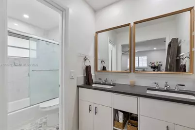 970 Benevento Ave #970, Coral Gables, FL 33146 - Photo 10