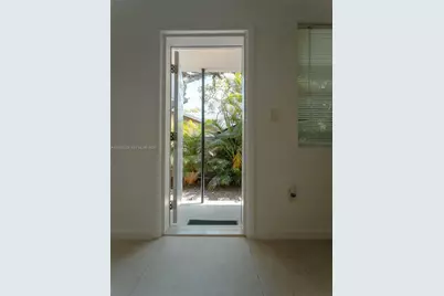 3676 Oak Ave #7, Miami, FL 33133 - Photo 10