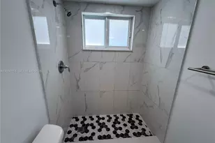 458 E 31st St, Hialeah, FL 33013 - Photo 8