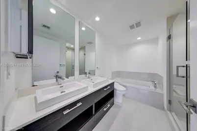 45 SW 9th St #1808, Miami, FL 33130 - Photo 14