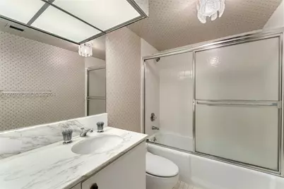 5500 Collins Ave #304, Miami Beach, FL 33140 - Photo 18