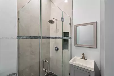 8914 NW 168th St, Miami Lakes, FL 33018 - Photo 6