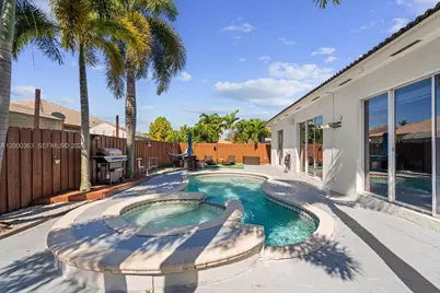 8914 NW 168th St, Miami Lakes, FL 33018 - Photo 32
