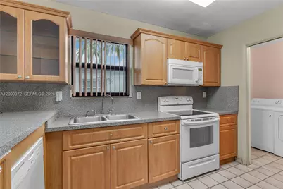 6770 SW 15th St, Miami, FL 33144 - Photo 8