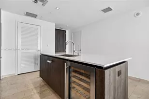 68 SE 6th St, Miami, FL 33131 - Photo 6