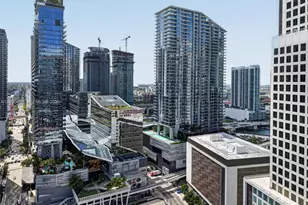 68 SE 6th St, Miami, FL 33131 - Photo 32