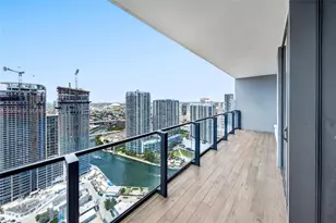 68 SE 6th St, Miami, FL 33131 - Photo 4