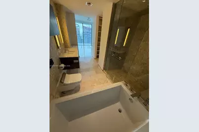 68 SE 6th St #3906, Miami, FL 33131 - Photo 4