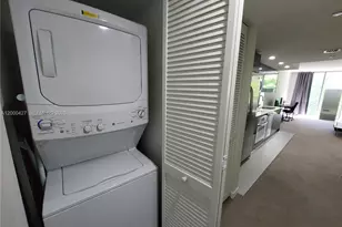 31 SE 6th St, Miami, FL 33131 - Photo 10