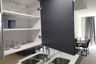 31 SE 6th St, Miami, FL 33131 - Photo 8
