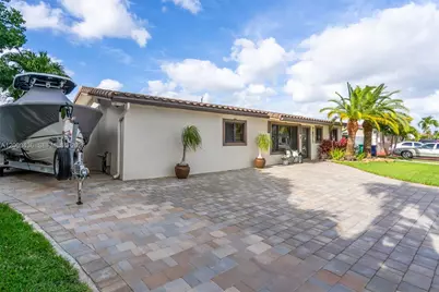 7875 NW 174th Ter, Hialeah, FL 33015 - Photo 4