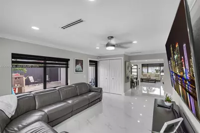 7875 NW 174th Ter, Hialeah, FL 33015 - Photo 14