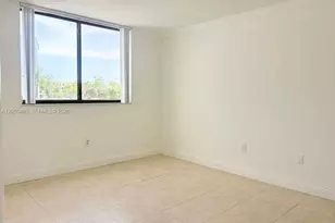 8261 NW 8th St, Miami, FL 33126 - Photo 12