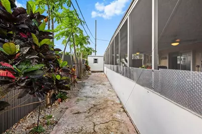 600 SW 67th Ave, Pembroke Pines, FL 33023 - Photo 24