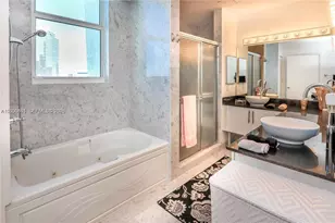 31 SE 5th St, Miami, FL 33131 - Photo 16