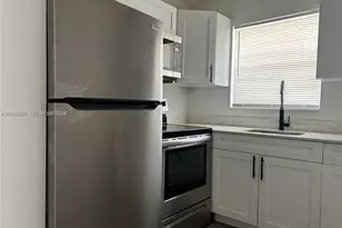 904 SW 10th St, Hallandale Beach, FL 33009 - Photo 10