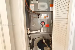 1354 NW 69th St, Miami, FL 33147 - Photo 16