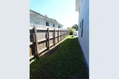 14212 NE 4th Ave, Miami, FL 33161 - Photo 18