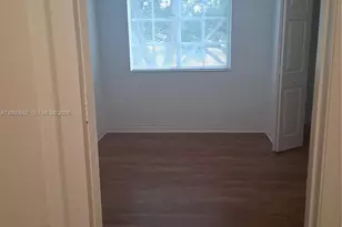 620 SW 111th Ave, Pembroke Pines, FL 33025 - Photo 2