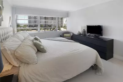 220 N Kings Point Dr #415, Sunny Isles Beach, FL 33160 - Photo 16