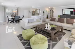 220 N Kings Point Dr, Sunny Isles Beach, FL 33160 - Photo 6