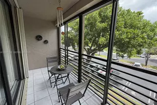 900 Colony Point Cir, Pembroke Pines, FL 33026 - Photo 12