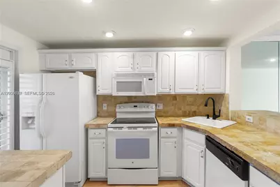 455 Paradise Isle Blvd #402, Hallandale Beach, FL 33009 - Photo 6