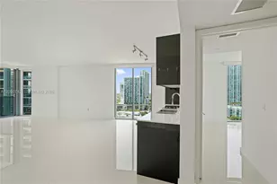 31 SE 6th St, Miami, FL 33131 - Photo 16