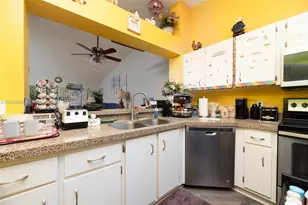 7535 Trent Dr, Tamarac, FL 33321 - Photo 12